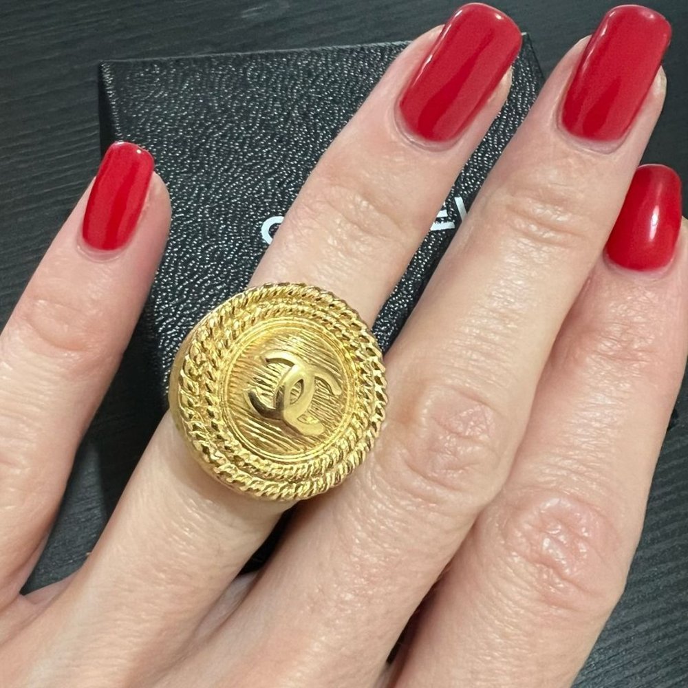 100% Authentic Chanel Ring Gold with Logo - Size 5.5 - Great Condition